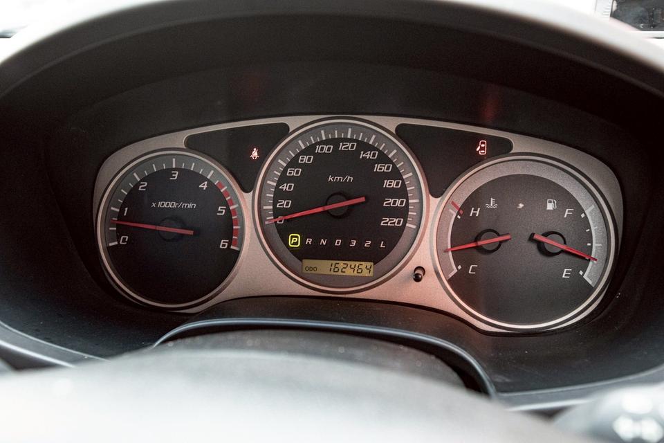 Isuzu Mu-7 3.0 ดีเซล เกียร์ออโต้ ปี 2006 สีเทา มือเดียวป้ายแดง 14