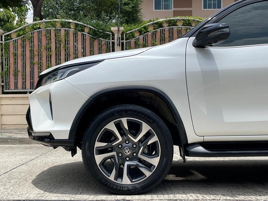 TOYOTA FORTUNER 2.8 LEGENDER BLACK TOP 4WD ปี 2021 สภาพนางฟ้า รูปที่ 3