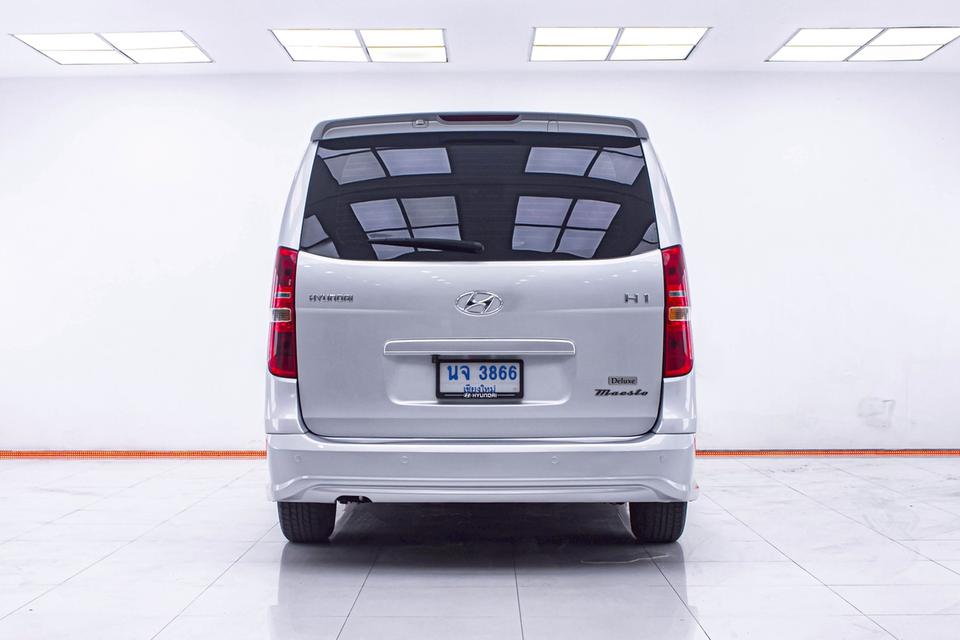 HYUNDAI H-1 2.5 DELUXE 2009  13