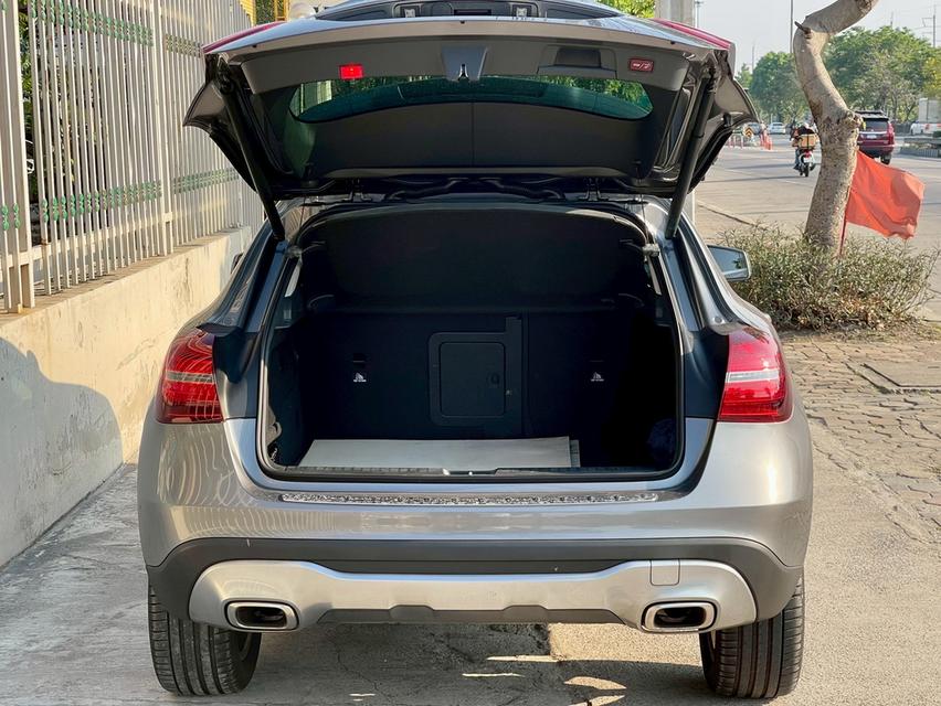 รหัสรถ PJP5575 2018 BENZ GLA200 รูปที่ 8