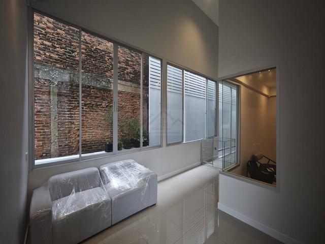 ขายบ้านแฝด 2 ชั้น หลังใหญ่ 52 ตรว. รีโนเวทใหม่ ย่านโชคชัย 4 ซอย 50 ลาดพร้าว เลียบด่วน 4