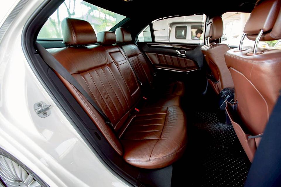 คุ้มๆ Benz E300 AMG  Bluetec ปี 2013 รถสวยมือเดียว ใช้น้อยมาก ประวัติศูนย์ครบ 9