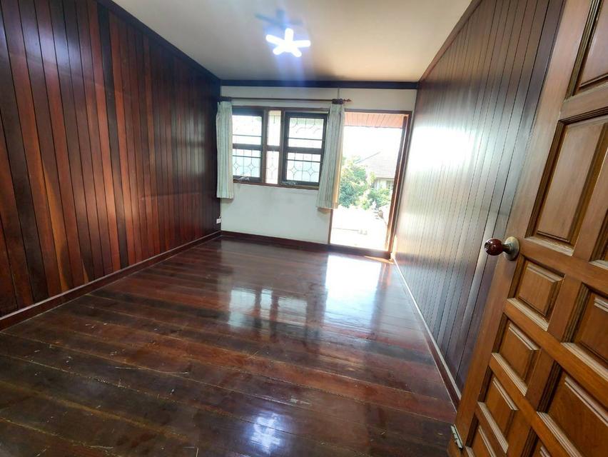บ้านเดี่ยวหลังใหญ่พร้อมอยู่ บนเนื้อที่ดินกว้าง ทำเลดี เดินทางสะดวก ใกล้รถไฟฟ้า ใกล้ทางด่วน น้ำไม่ท่วม 4
