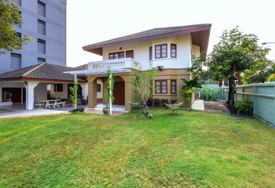 ขายที่ดินพร้อมบ้าน แปลงหัวมุมหายาก! 174 ตร.ว. ลาดพร้าว 35 — ทำเลทองเชื่อมต่อรัชดาภิเษก 1