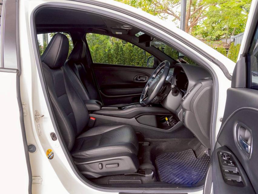 Honda HR-V 1.8RS ปี 2018 เจ้าของเดียว เล่มพร้อม กุญแจสำรองครบ 15