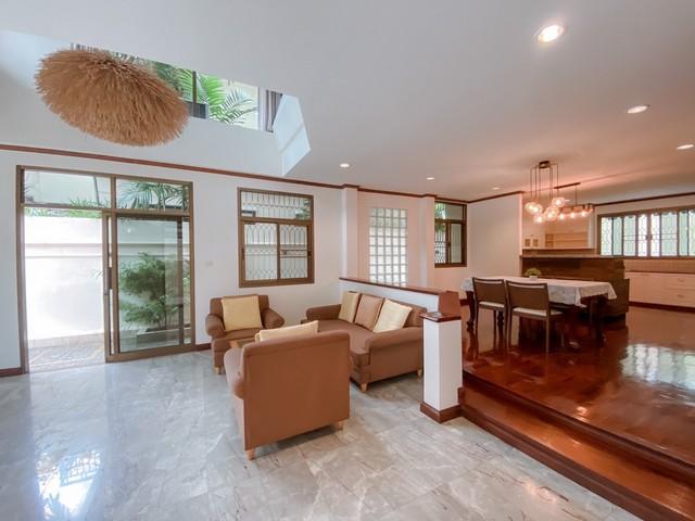 บ้านเดี่ยว4ชั้น 80ตรว.ชั้นบนสุดเป็นดาดฟ้า สุุขุมวิท ใกล้สถานี BTS นานา 3