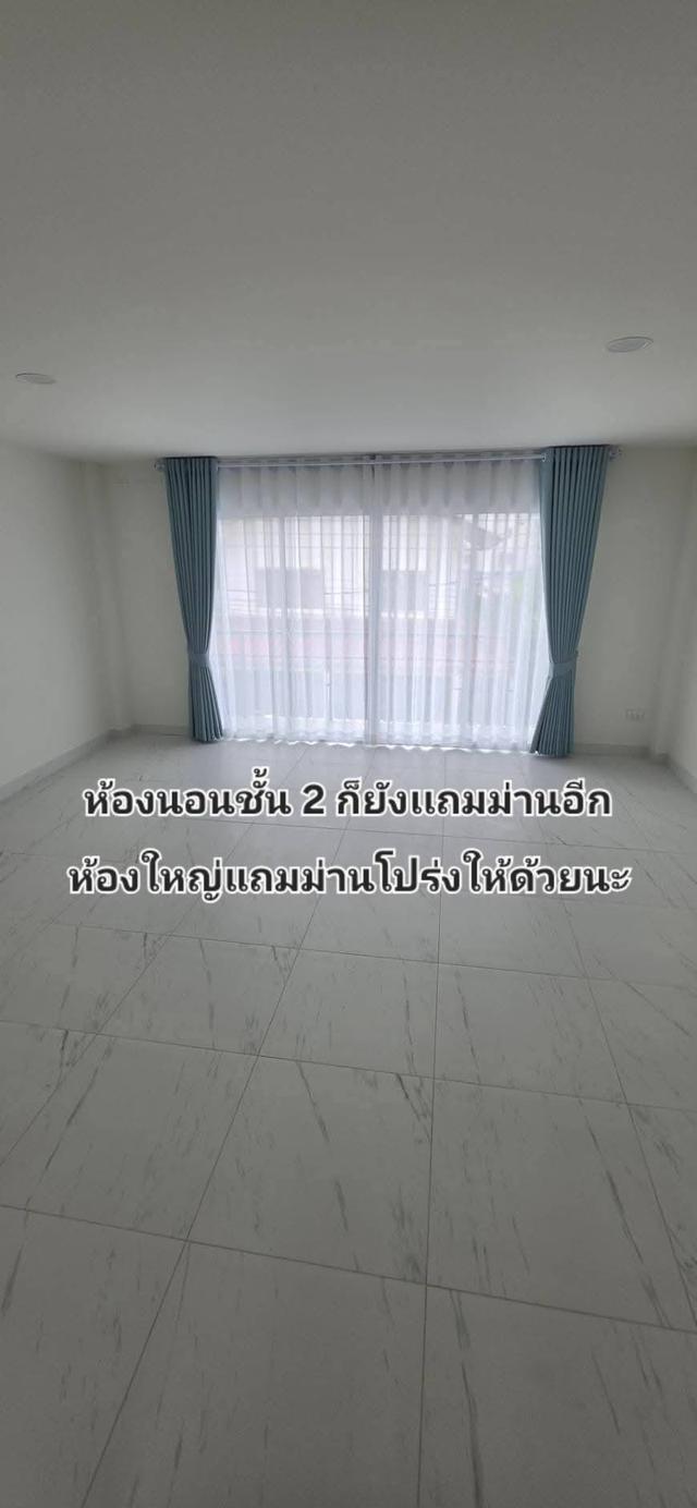 รีโนเวทใหม่ทั้งหลัง! ทาวน์โฮม 3 ชั้น 4 ห้องนอน ใกล้ MRT สายสีชมพู พร้อมเข้าอยู่ 10