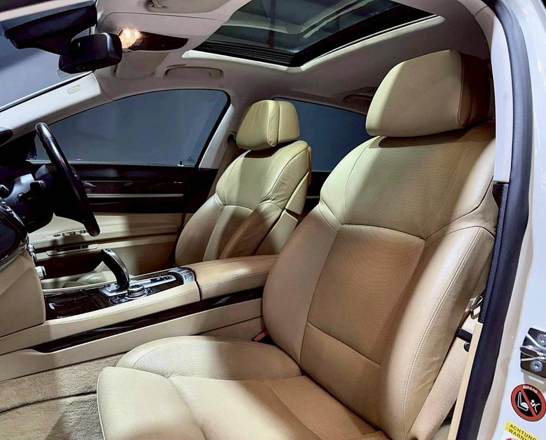 BMW 740Li (F02) ปี 2009 รูปที่ 11