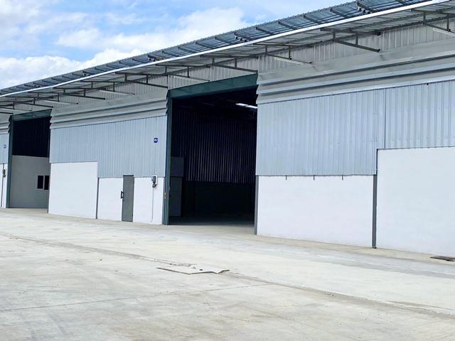 ตลาดแครายพลาซ่า 380ม. ให้เช่าโกดัง ออฟฟิศ 1,100ตร.ม. 275 ตร.วา. รร.ทานตะวันไตรภาษา 3.1 กม.1 ออฟฟิศ 1 น้ำ ถ.เอกชัย เลียบค 5