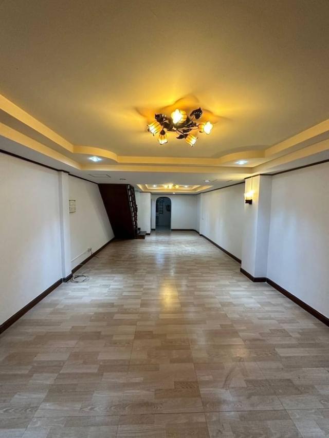 ขาย : ทาวน์เฮ้าส์ 2 ชั้น บ้านเนื้อที่ 22 ตรว. ประชาชื่น ซอยประชาชื่นนนทบุรี 8