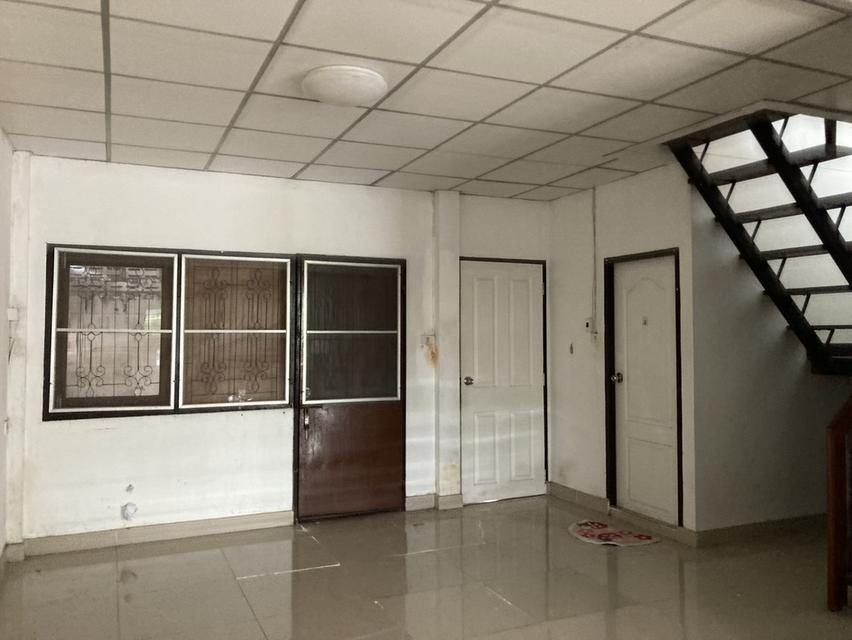 ขายด่วนบ้านเดี่ยว 2 ชั้น รามอินทรา 34แยก 13(บ้านมุม)  4 นอน 2 น้ำ ใกล้ถนนใหญ่-ทางด่วน- BTS สีชมพูและสีเทา(อนาคต)  ราคา ลดสุด 2.6ล้บ. (จาก 3.2 ลบ.๗ 3