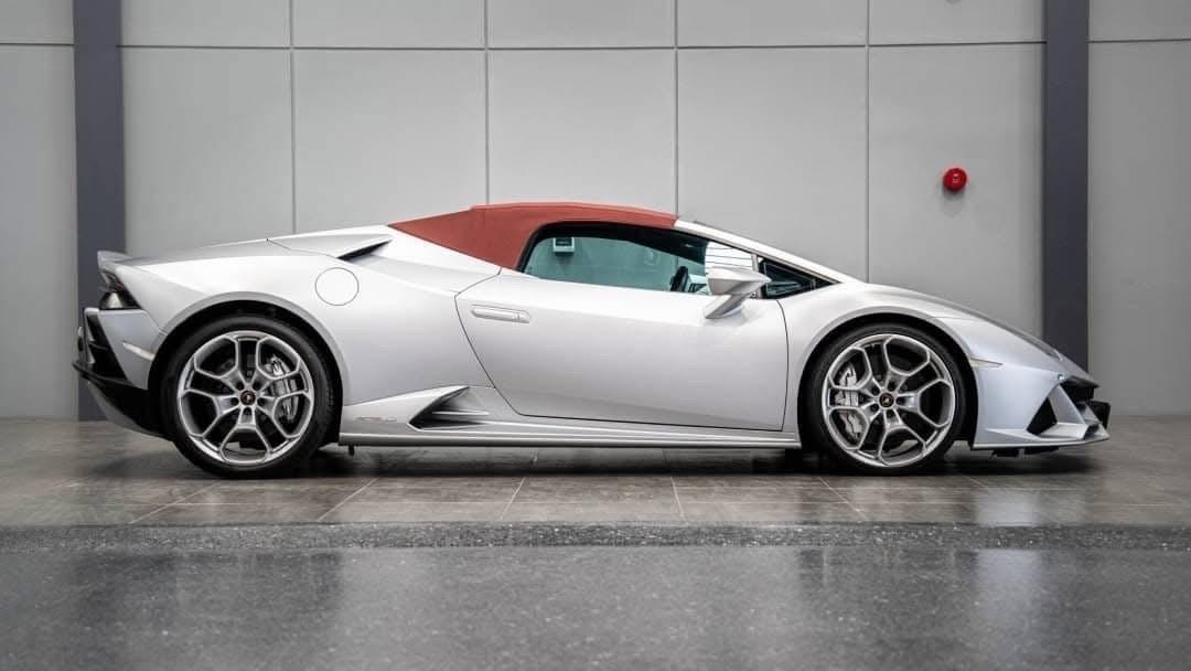 Lamborghini Huracan Evo Spyder AWD สีบลอนด์ 3