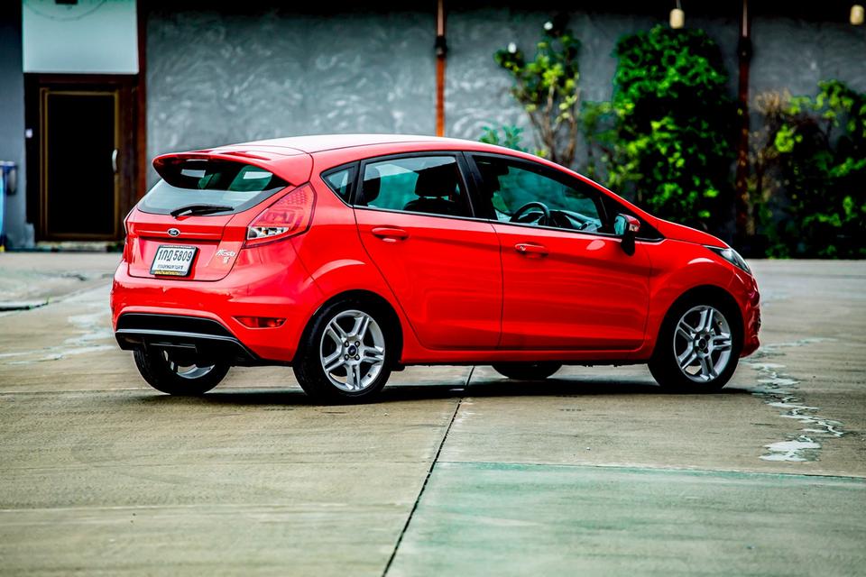 Ford Fiesta 1.5 Sport 5 ประตู สีแดง เกียร์ออโต้ ปี 2012  6