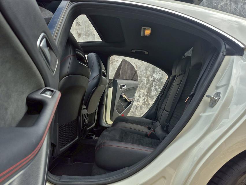 Mercedes-Benz CLA250 AMG 13