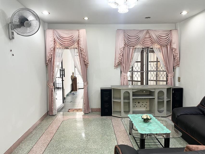 ขาย / ให้เช่า ทาวน์เฮ้าส์ 3 ชั้น ใจกลางเมือง สุทธิสาร–อินทามระ 5