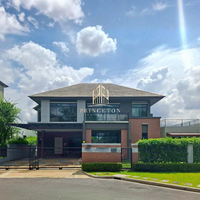 Grand Bangkok Boulevard Rama 9 A luxurious corner home located on New Krungthep Kreetha Road 2