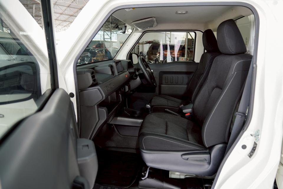 TOYOTA HILUX CHAMP 2.4 DIESEL LWB AT ปี 2024  14