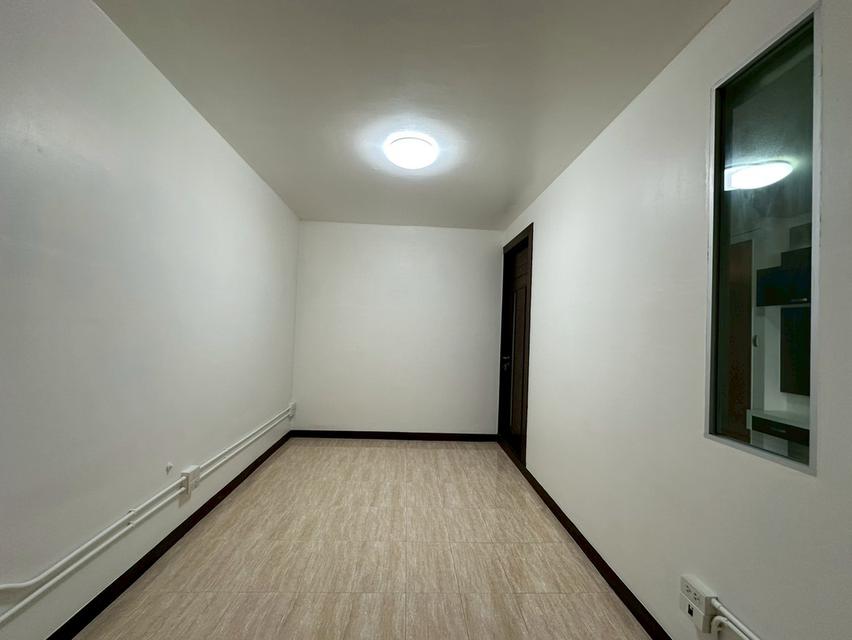 ขายถูกมาก!!  ทาวน์โฮม 2 ชั้น  อารียา เดอะคัลเลอร์ 1 ( Areeya The Color 1 ) อยู่ต้นโครงการ ตกแต่งเต็มพื้นที่ เปิดเป็น Home office ได้เลย ใกล้รถไฟฟ้า สา 8