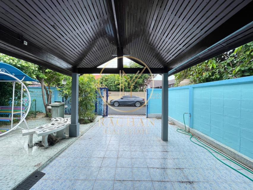 B69-296 ขายด่วน บ้านชั้นเดียว ปรับปรุงใหม่ โครงการ ช.รุ่งเรือง5  เนื้อที่ 60 ตร.ว พื้นที่ใช้สอย 130 ตร.ม 4 ห้องนอน 2 ห้องน้ำ 1 ห้องครัว 1 ห้องนั่งเล่น 6
