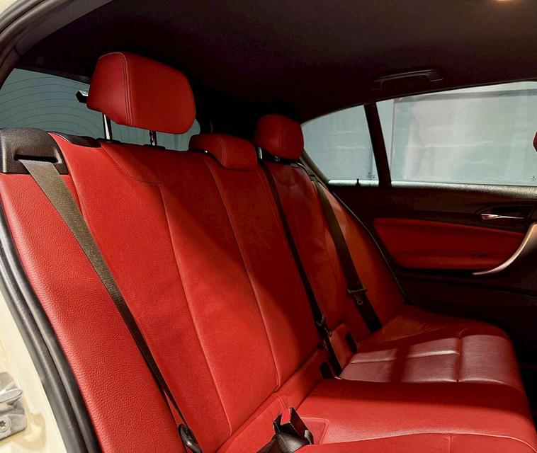 BMW 118i M-Sport LCI (F20) ปี 2016 รูปที่ 12