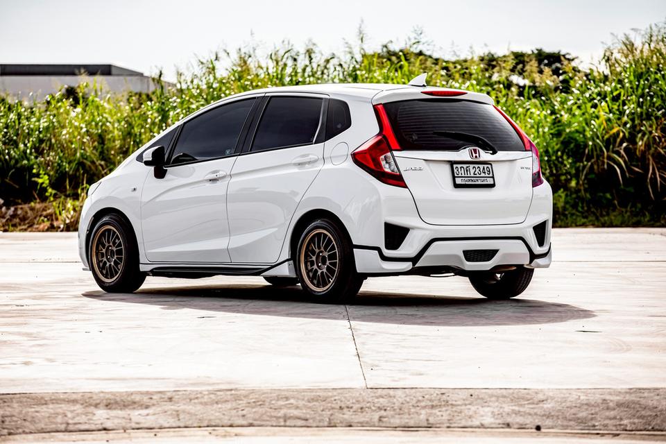 Honda Jazz 1.5 SV ปี 2014 สีขาว มือเดียวป้ายแดง  9