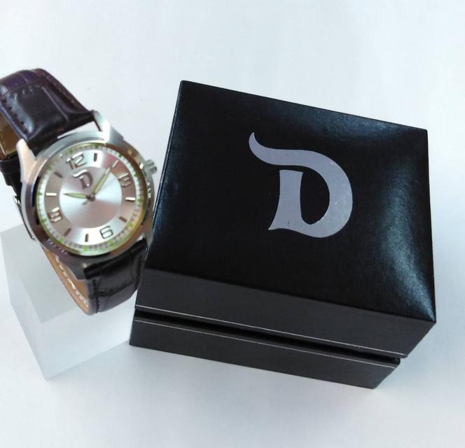 โรงงานรับผลิตนาฬิกาข้อมือ  รับสั่งผลิต สั่งทำ นาฬิกาข้อมือ ตราสัญลักษณ์ ตามโลโก้/ชื่อ/รูป/ดีไซน์ ของคุณเอง 4