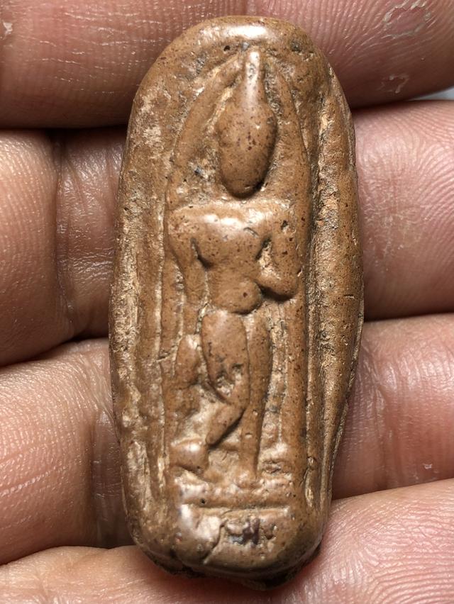 พระลีลาเม็ดขนุนกรุวัดบรมธาตุ จังหวัดกำแพงเพชร