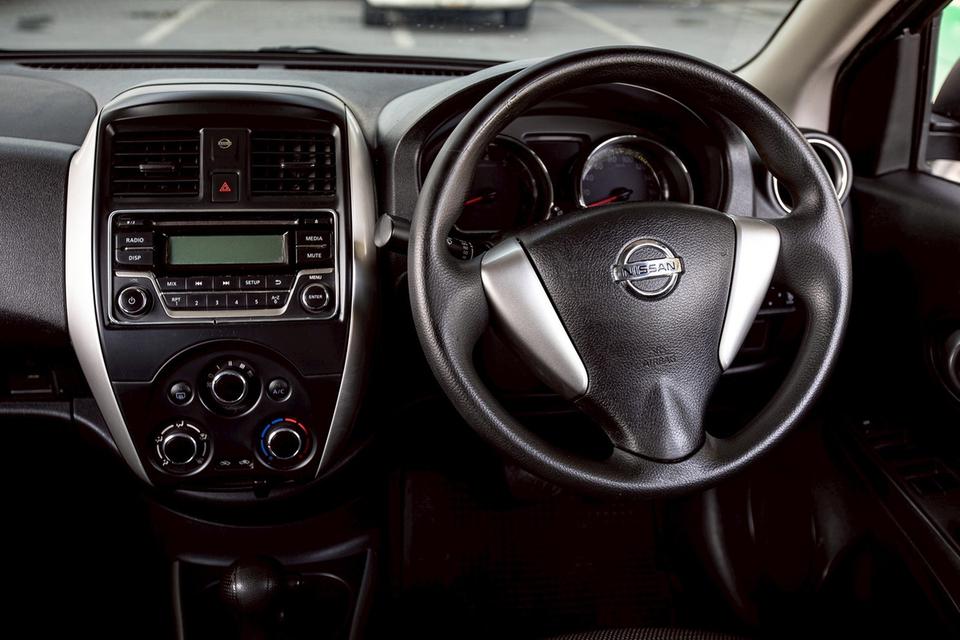 Nissan Almera 1.2E ปี 2017 สีน้ำตาล มือเดียวป้ายแดง เกียร์ออโต้   16