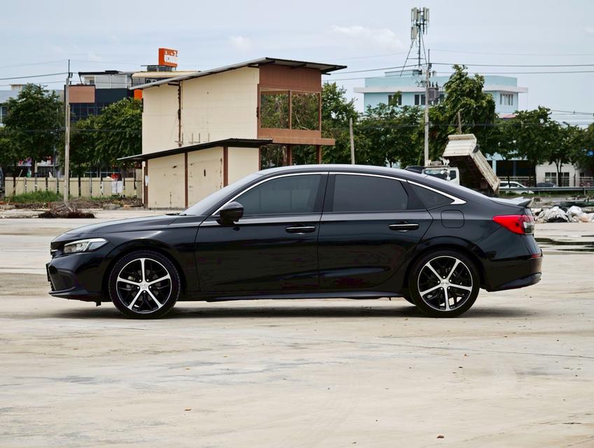 HONDA CIVIC FE Sedan 4dr e:HEV RS E-CVT FWD 2.0 Y22. สีดำ  เกียร์ออโต้  2