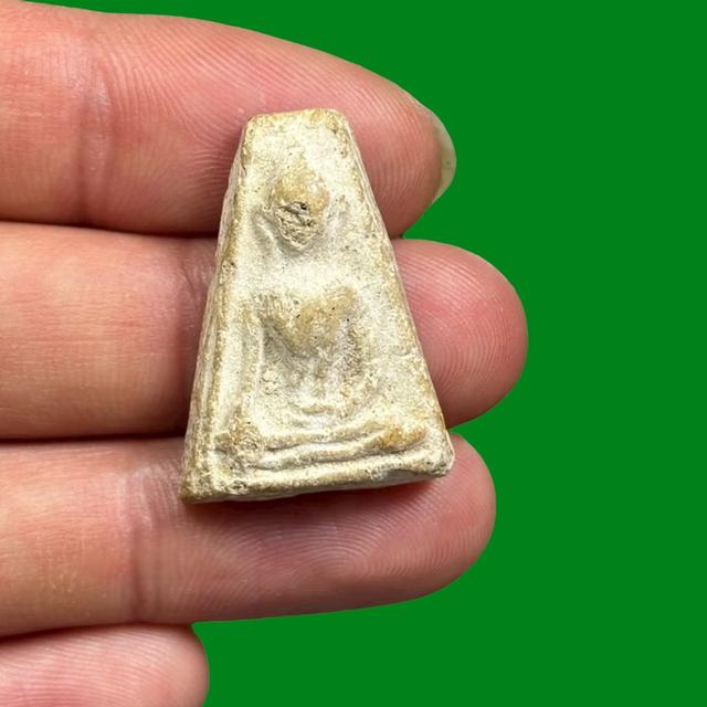 พระผงสุพรรณ หลังปั๊มหมึกน้ำเงิน เก่า ไม่ทราบที่ 3