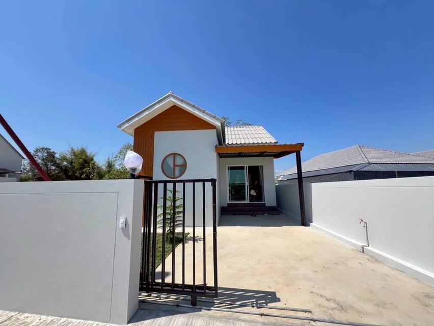 บ้านเดี่ยว 2 ห้องนอน 2 ห้องน้ำ 1 ครัว 1 รับแขก จอดรถ 1 คัน เนื้อที่เริ่มต้น 34 ตารางวา โซนสันผักหวาน อำเภอหางดง ราคาเพียง 1,690,000 บาท 3