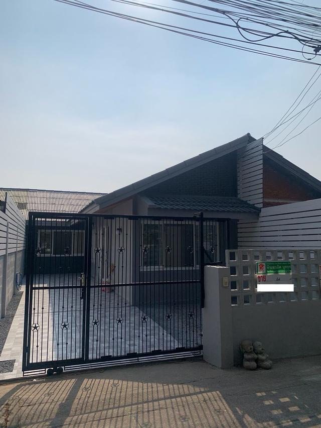 💸 บ้านแฝดรีโนเวทใหม่ทั้งหลัง ราคานี้คุ้มมาก! ลดจริง 300,000 บาท 3