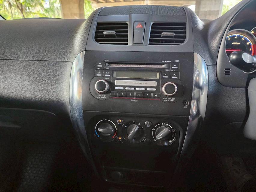 Suzuki SX4 X-Over 1.6 Hatchback AT ปี 2011 เบนซิน เกียร์ออโต้ 12