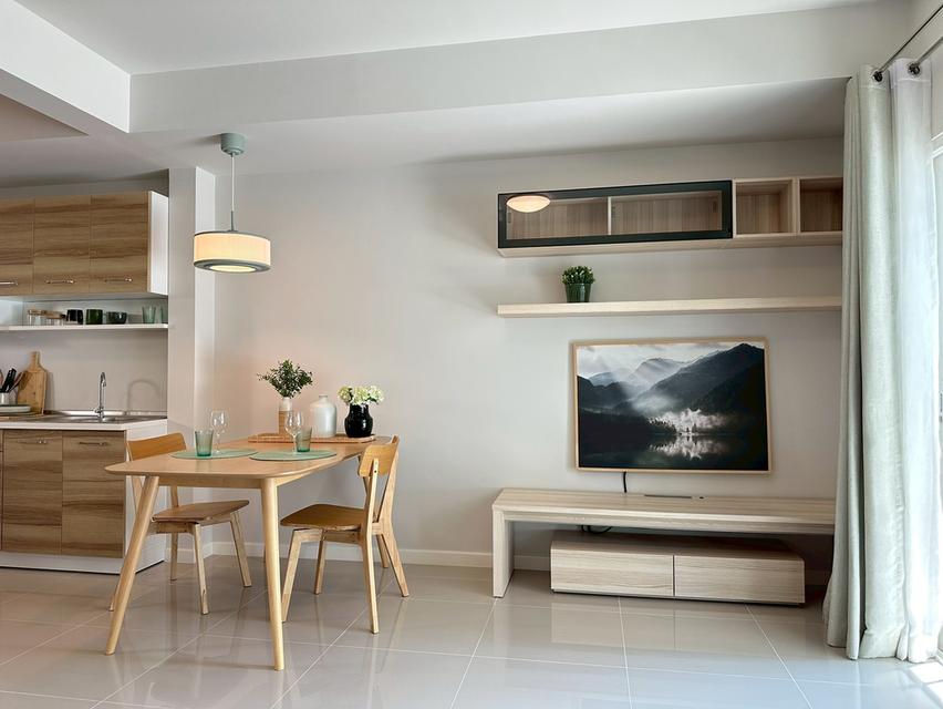 ให้เช่าทาวน์โฮมสองชั้น 2 ห้องนอน 3 ห้องน้ำ 1 ห้องรับแขก 1 ห้องครัว 1 ที่จอดรถ ขนาดที่ดิน 20 ตรว. พื้นที่ใช้สอย 89 ตรม. ให้เช่าราคา 20,000