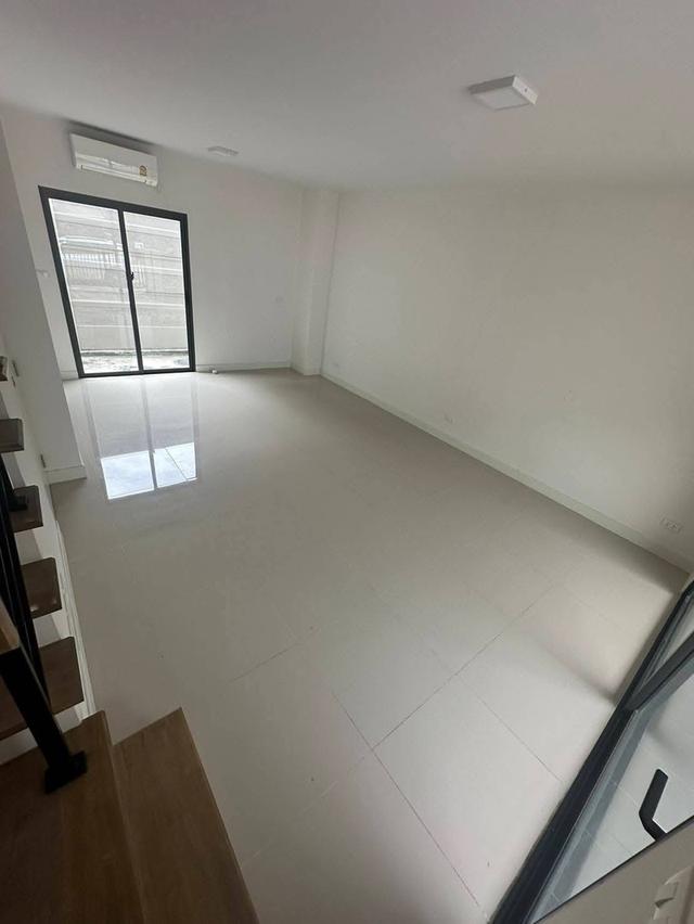🏡✨ 🏡✨ บ้านทาวโฮมแต่ได้บรรยากาศบ้านเดี่ยว หลังริมให้ความเป็นส่วนตัวด้วยถนนหน้ากว้าง 12 เมตรหลังสุดท้าย‼️ พร้อมเข้าอยู่…รอเจ้าของคนใหม่ เข 4