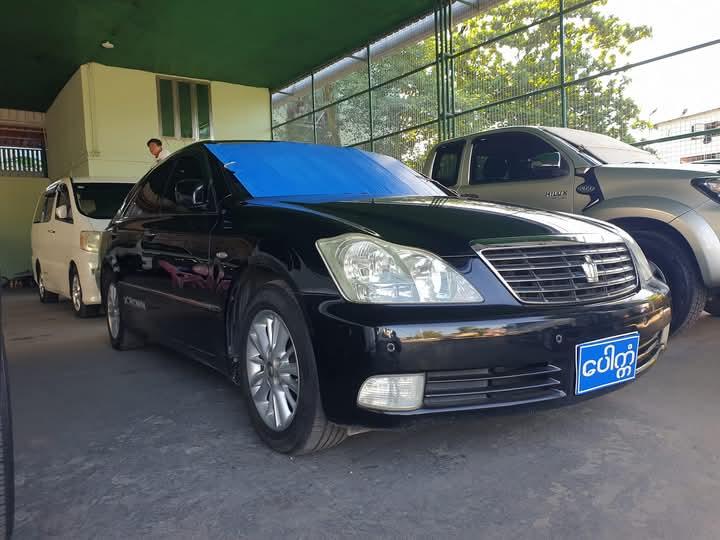 Toyota Crown ปี 2004