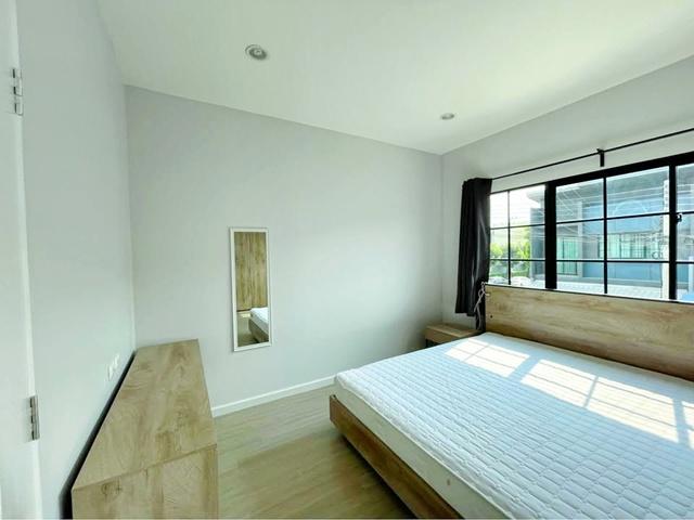 ให้เช่าทาวน์โฮมแสนสิริ 2 ชั้น ใหญ่ 136ตร.ม. MRT รังสิต 3.1กม.17ตร.วา. นานาชาติไทย 4.5 กม.4 นอน 3 น้ำ ฟิวเจอร์ พาร์ค รังส 4