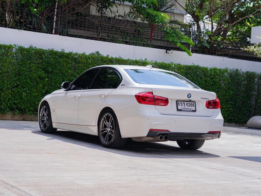 BMW 330e M SPORT | ปี 2017 (พร้อมทะเบียนสวย)มือสอง รูปย่อยที่ 4