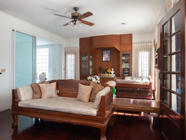 รหัสC7031 ขายบ้านเดี่ยว 2 ชั้น หมู่บ้านนวธานี เสรีไทยซอย59 หันหน้าทิศใต้ ใกล้มอเตอร์เวย์ 8