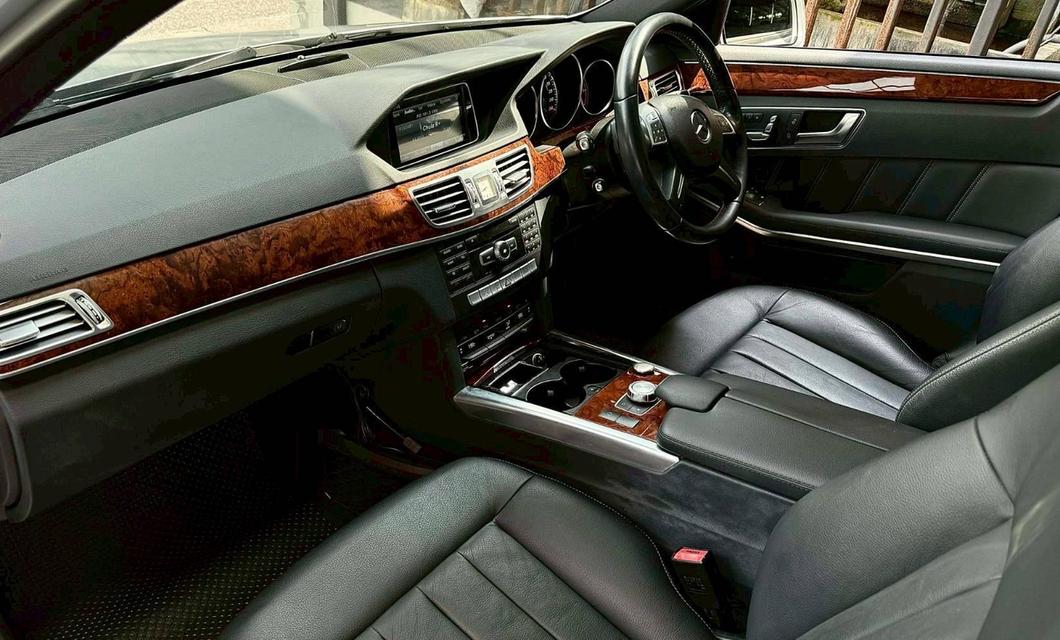 Mercedes Benz E300 Bluetec Hybrid Exclusive ปี 2013ราคา 390,000 รถมือเดียวป้ายแดง ใช้ไป 30,000 km รูปที่ 7