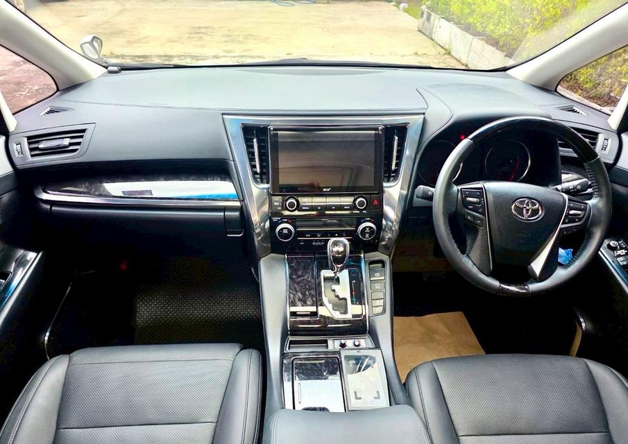 Toyota ALPHARD 2.5SC PACKAGE สีขาว ปี 2023 ไมล์ 17,000 กม.  10