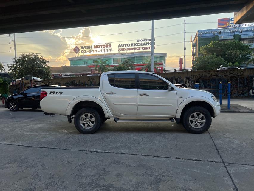 ขายรถ Mitsubishi Triton 2.4 Plus 4 ประตู ปี 2012 สีขาว เกียร์ธรรมดา 8