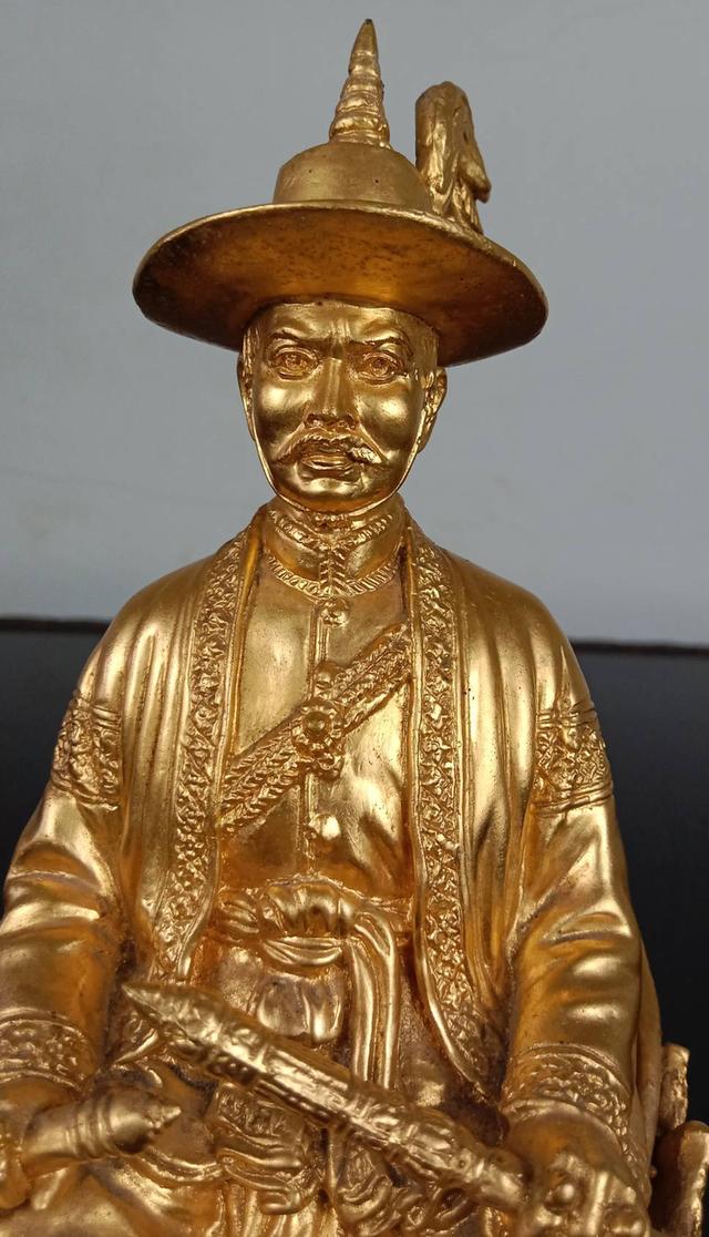 593.พระบรมรูปหล่อสมเด็จพระเจ้าตากสินมหาราช ทรงประทับนั่งบัลลังก์ รูปย่อยที่ 3