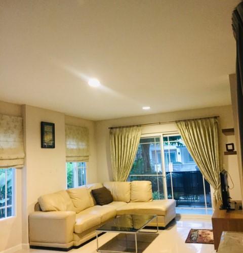 บ้านเดียวให้เช่าใกล้สนามบินสุวรรณภูมิ ม.มัณฑนา พระราม9-ศรีนครินทร์ มี3นอน 3น้ำ ตกแต่งสวย เฟอร์ครบพร้อมเข้าอยู่เช่า 55,00 1