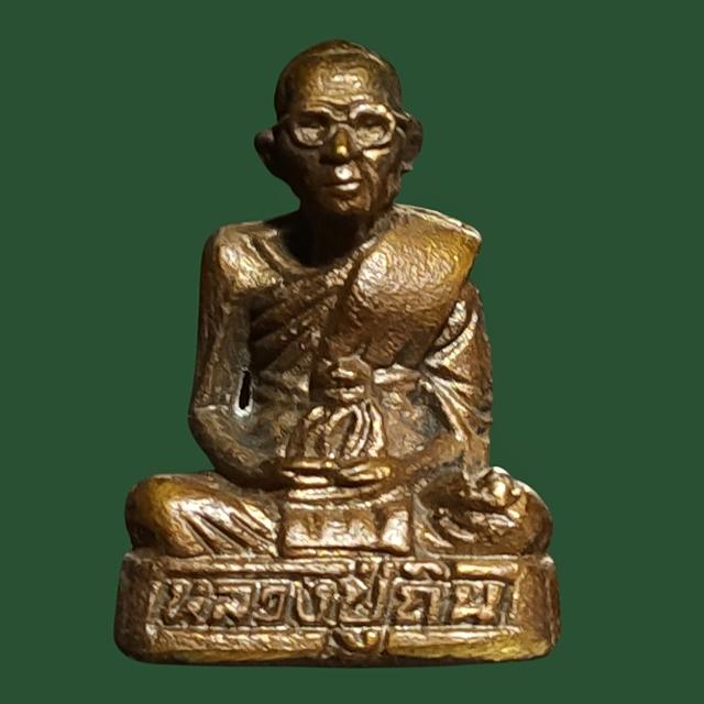 รูปหล่อหลวงปู่ถิน วัดกระทุ่ม เขตประเวศ กรุงเทพฯ