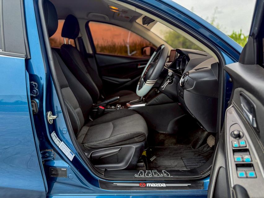 Mazda2 1.3 High Connect ปี 2018 สีฟ้า มือเดียวป้ายแดง 11