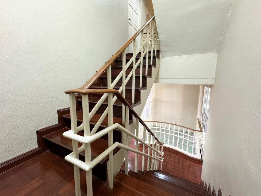 ขาย / เช่าด่วน ทาวน์เฮ้าส์ 4 ชั้น หมู่บ้าน วราธรวิลล์ พัฒนาการ 44 9