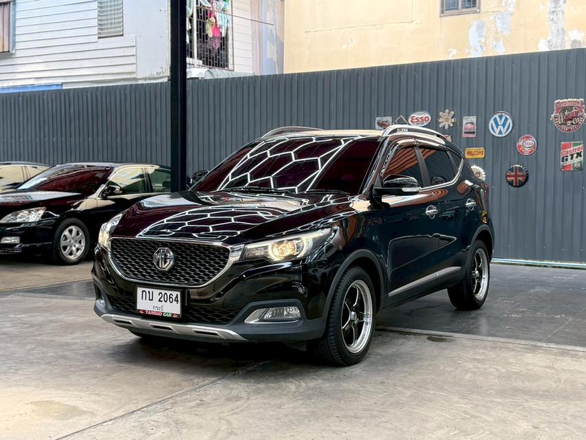 รถครอบครัวสภาพป้ายแดง ออพชั่นจัดเต็ม ท็อปสุดในรุ่น MG ZS 1.5 X+ SUNROOF ปี2018