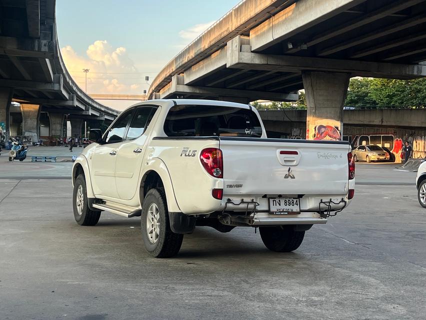 ขายรถ Mitsubishi Triton 2.4 Plus 4 ประตู ปี 2012 สีขาว เกียร์ธรรมดา 6