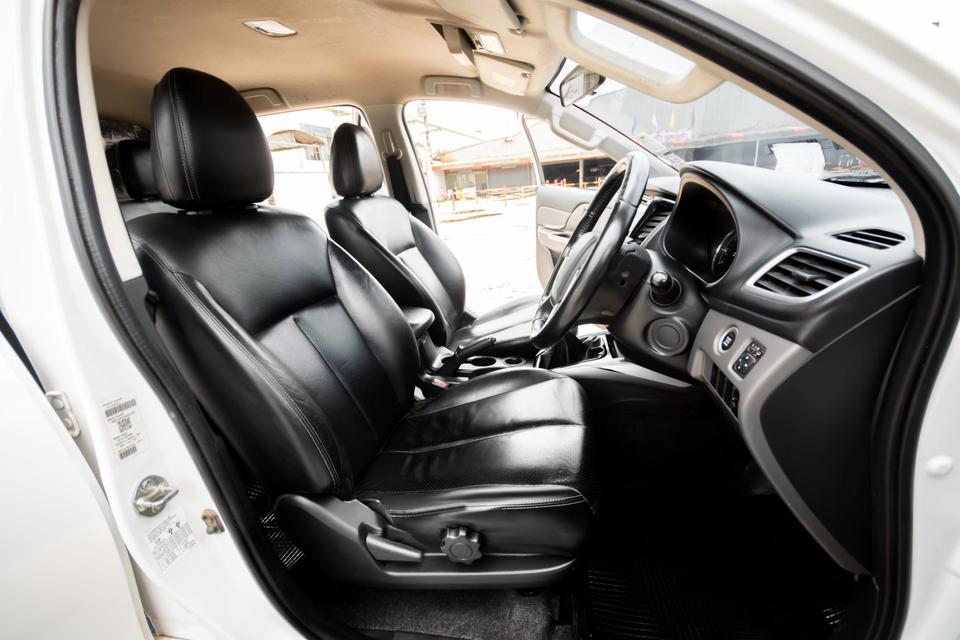 ปี 2017 Mitsubishi Triton 2.4GLS Double Cab MT สีขาว ขับฟรี 60 วัน ส่งฟรีทั่วประเทศ 4